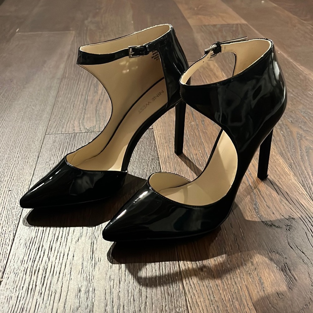Nine West pointy toe black patent leather pump with strap
